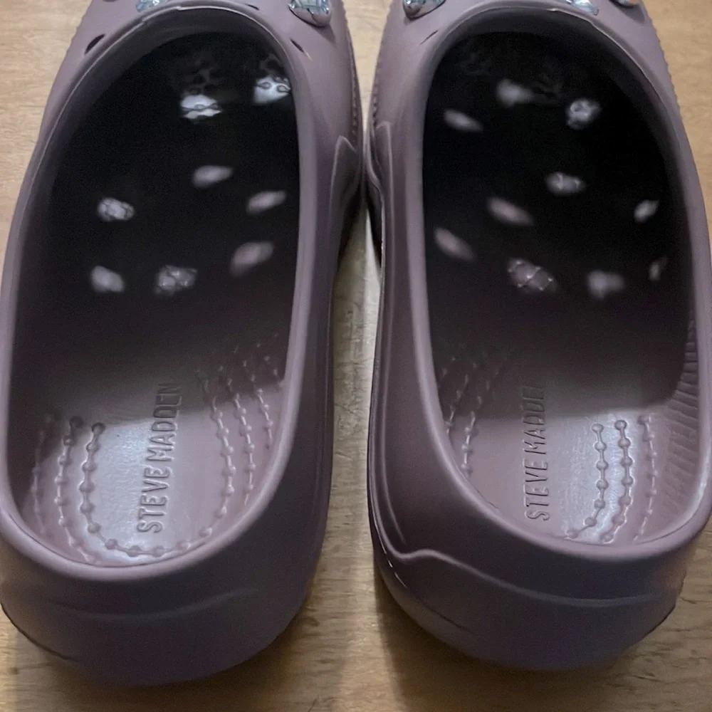 NWOT SCUFF MAUVE - SM REBOOTED